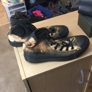 Converse men’s 6 women 8 bleach all stars.